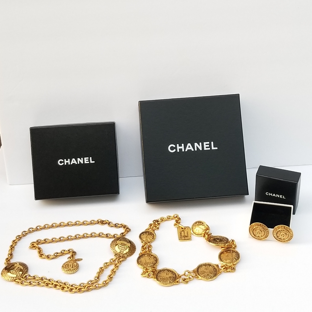 Extra Pictures for 2 piece Vintage Chanel Jewelry and  Accessory Lot